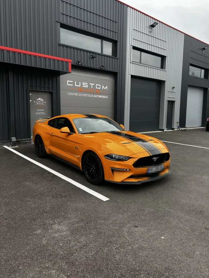 Ford Mustang GT passée à l'atelier Custom BMCS